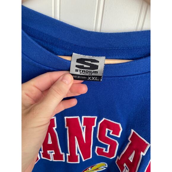Kansas University Crewneck Sweatshirt Unisex XXL Blue Embroidered Patch College - Picture 3 of 4